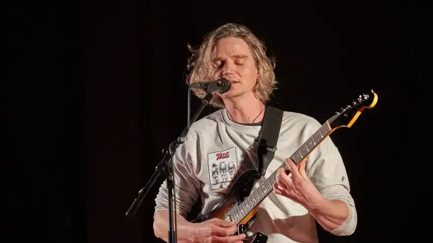 Contestant Image - Tesis