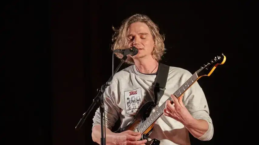 Contestant Image - Tesis