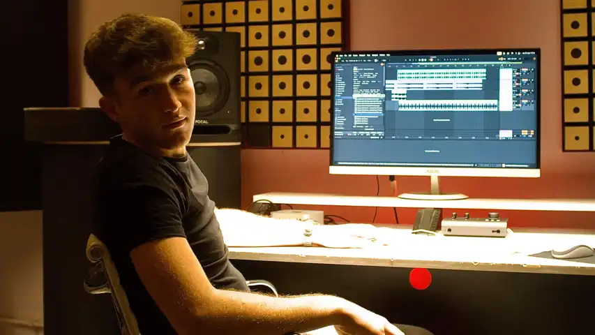 Contestant Image - LLERAS