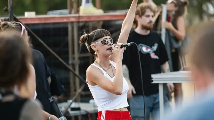 Contestant Image - La Civit