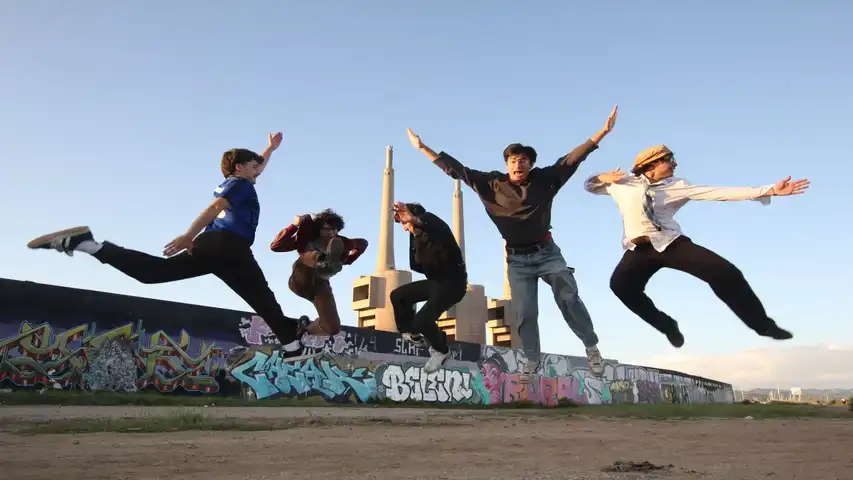 Contestant Image - Demà