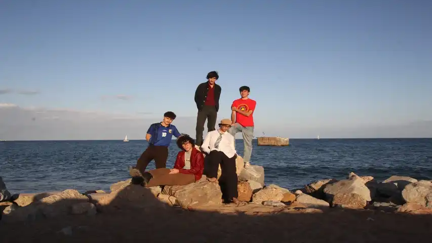 Contestant Image - Demà