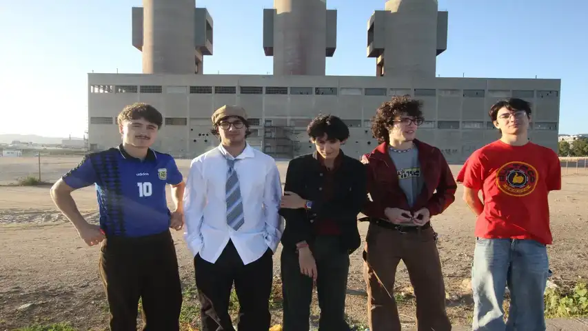 Contestant Image - Demà