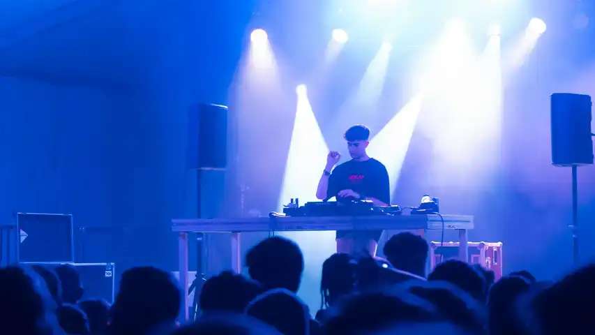 Contestant Image - Arnau AMLØ